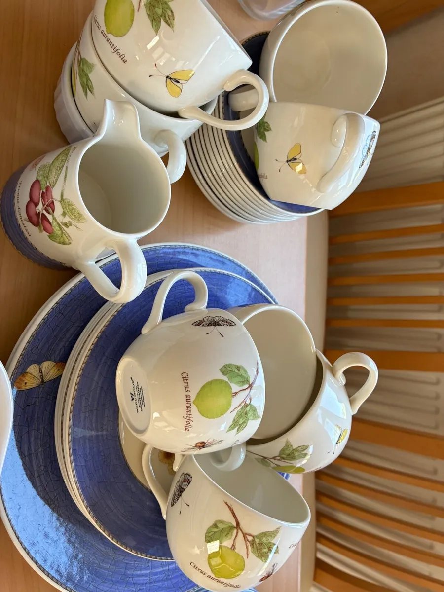 Kitchen utensils and bed linen - Image 3