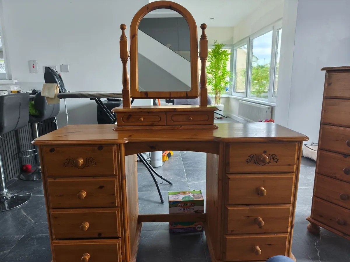 Dressing table /vanity unit with mirror - Image 1
