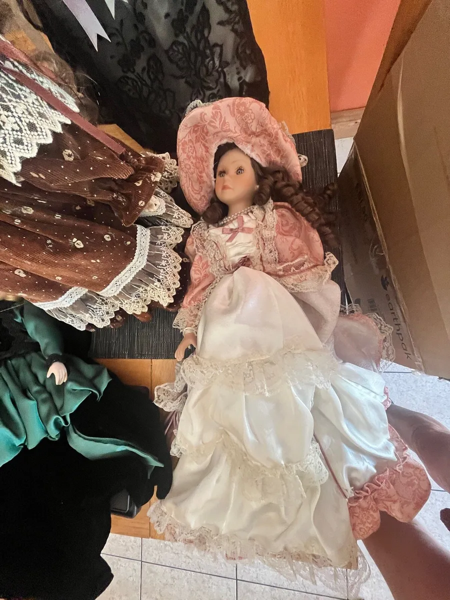 Doll collection - Image 4