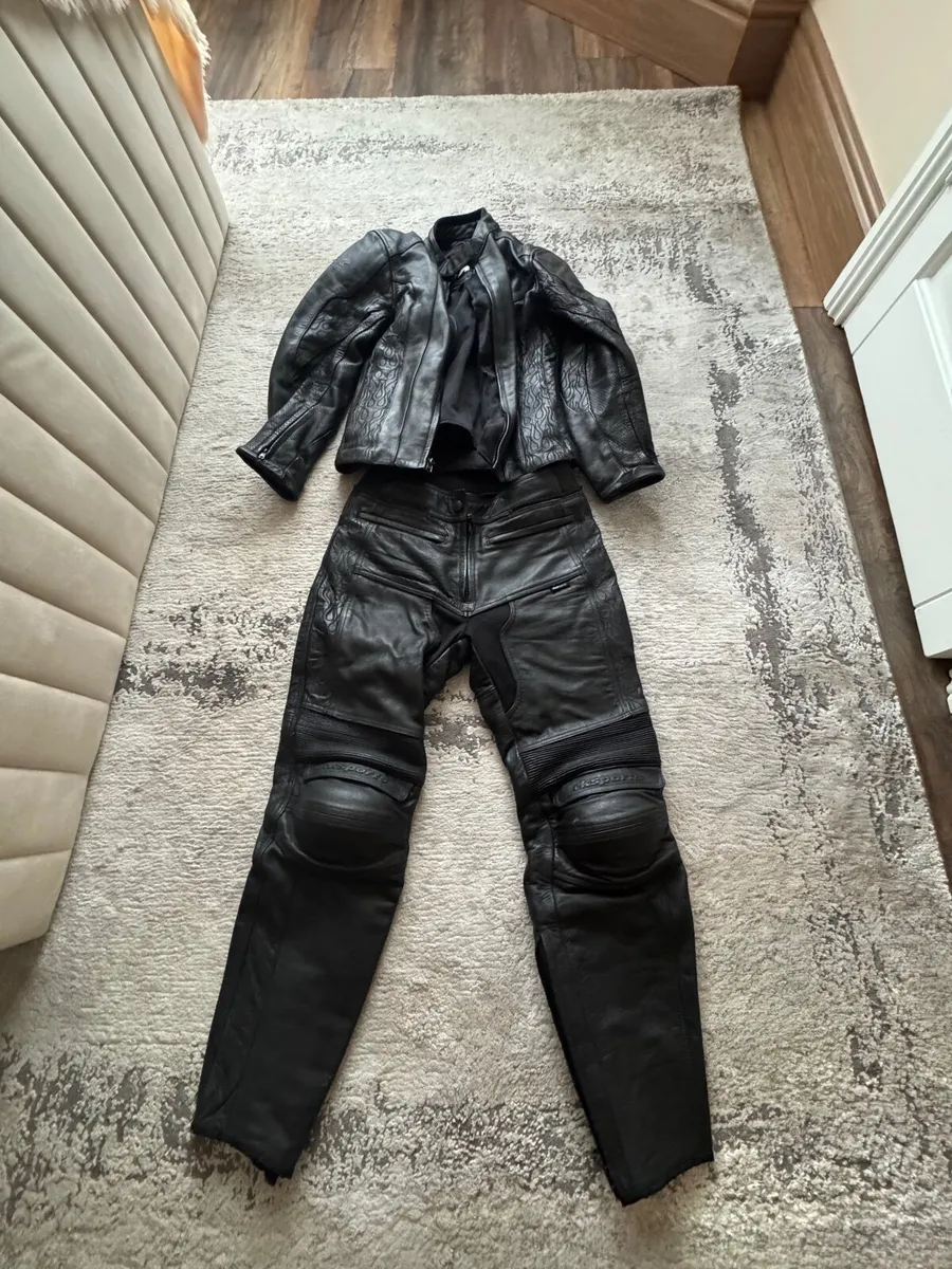 Lady’s leather motorcycle suite - Image 1