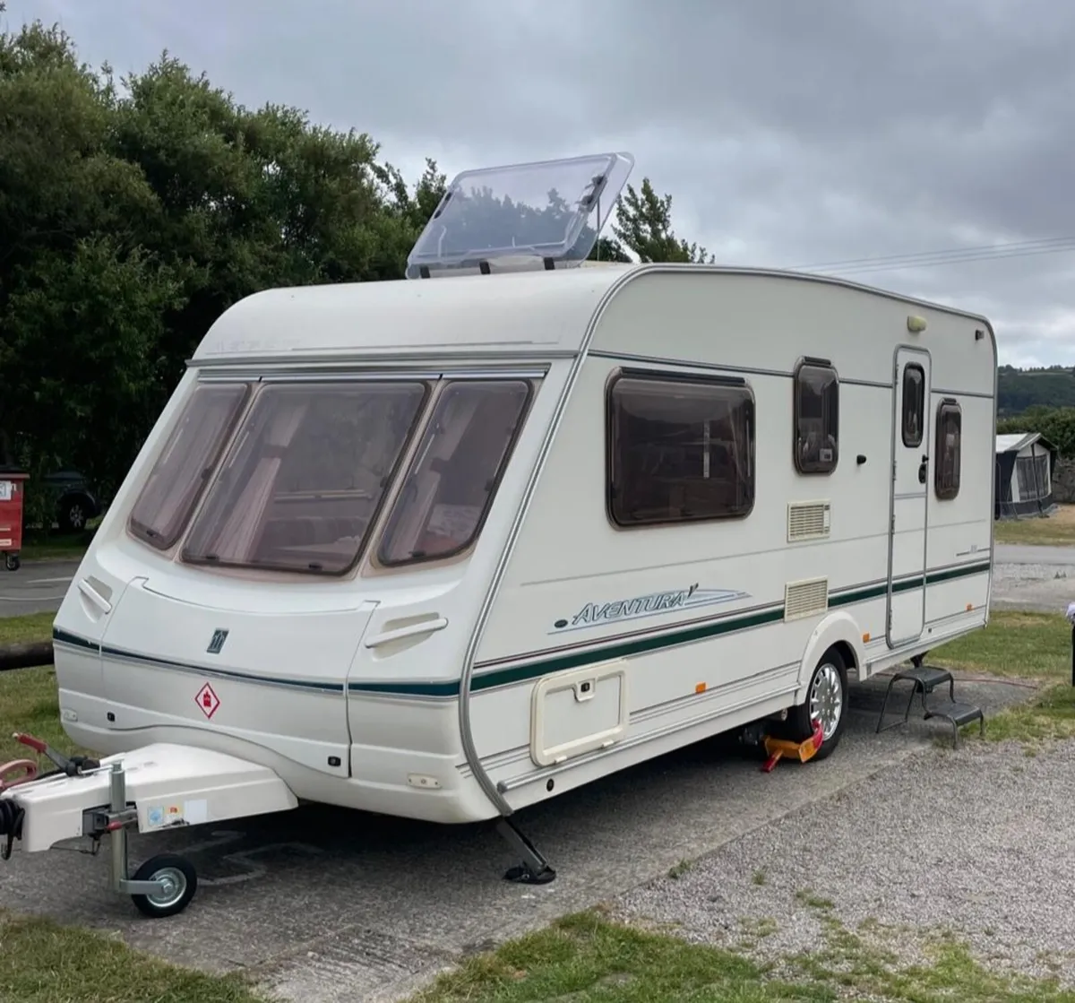 Abbey 5/6 berth with remote mover & Full Awning - Image 1