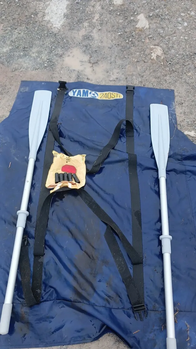 9 ft. Yamaha boat. 2 paddles. foot pump. - Image 4