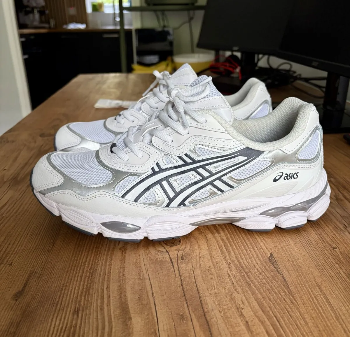 Asics Gel NYC Trainers. Size UK 10.5 - Image 3
