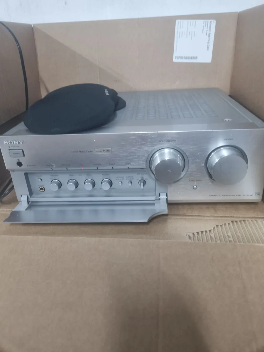 Sony amplifier and speakers - Image 1