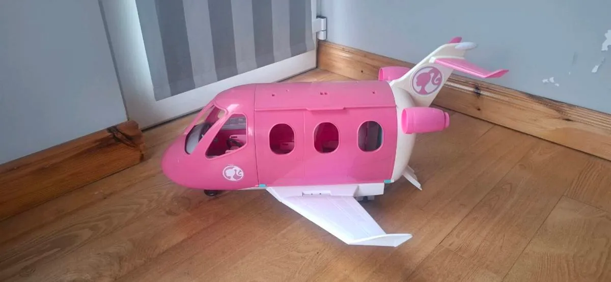 Pink Barbie aeroplane - Image 1