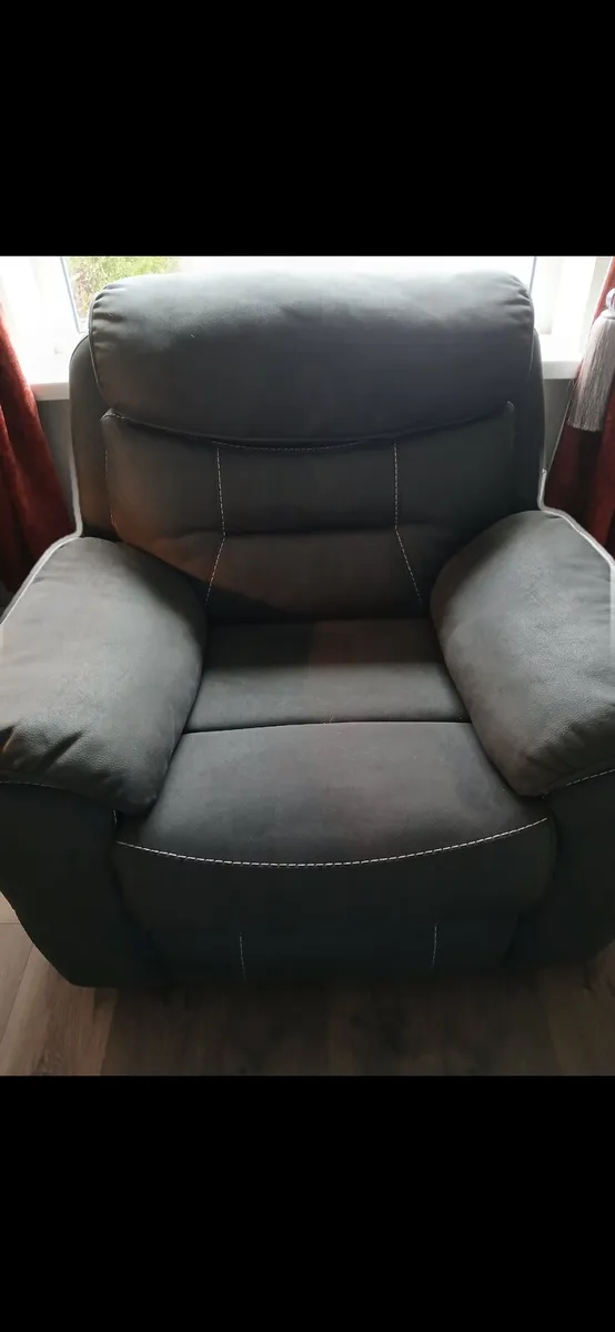 Electic Recliner with USB charger. - Image 1