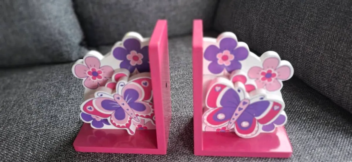 Girls pink butterfly bookends/book stands - Image 1
