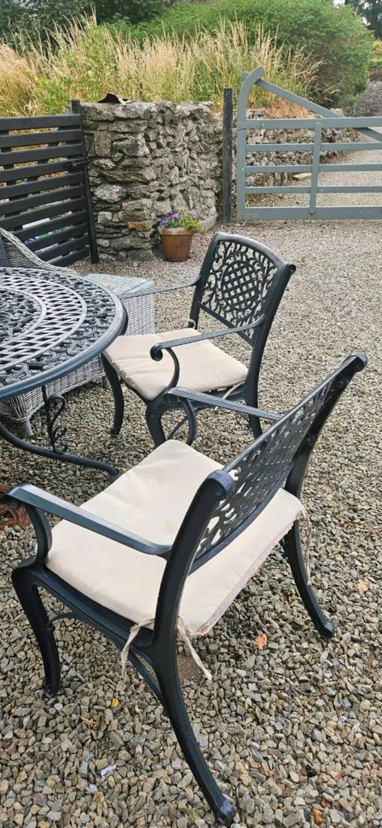 Cast aluminium garden 4 chair & table - Image 1