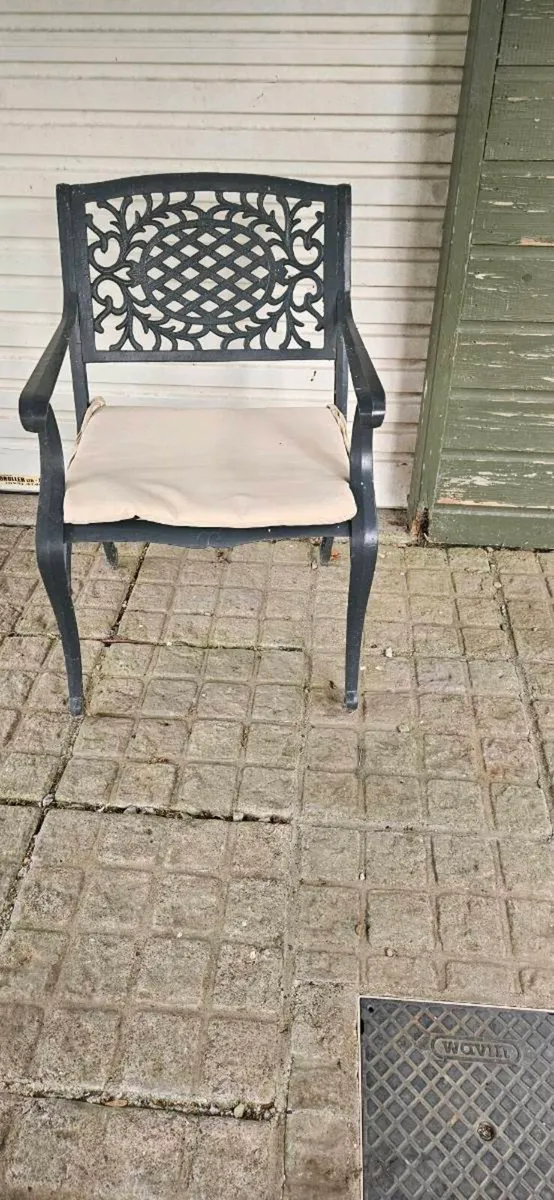 Cast aluminium garden 4 chair & table - Image 2