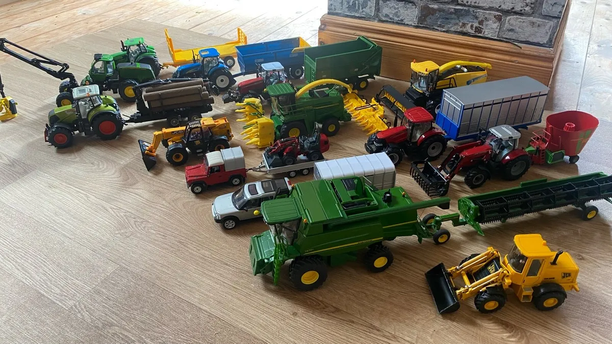 Toy tractors - Image 2