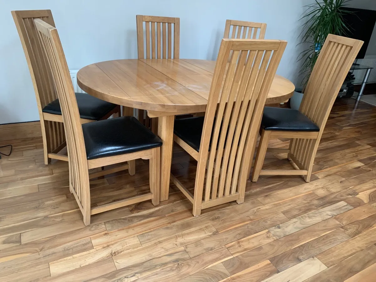 For Sale Oak Dining Table and 6 matching chairs - Image 1