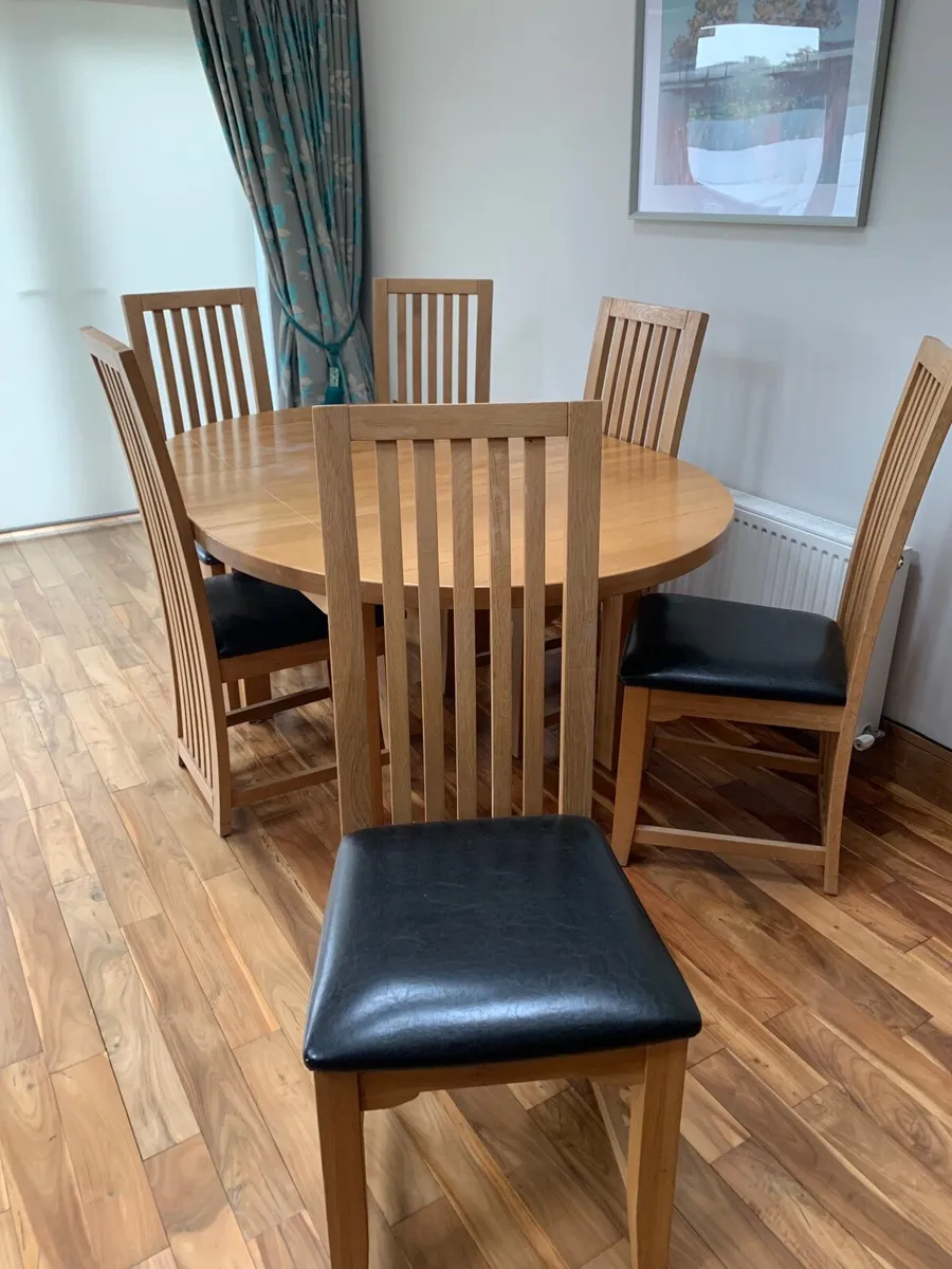 For Sale Oak Dining Table and 6 matching chairs - Image 2
