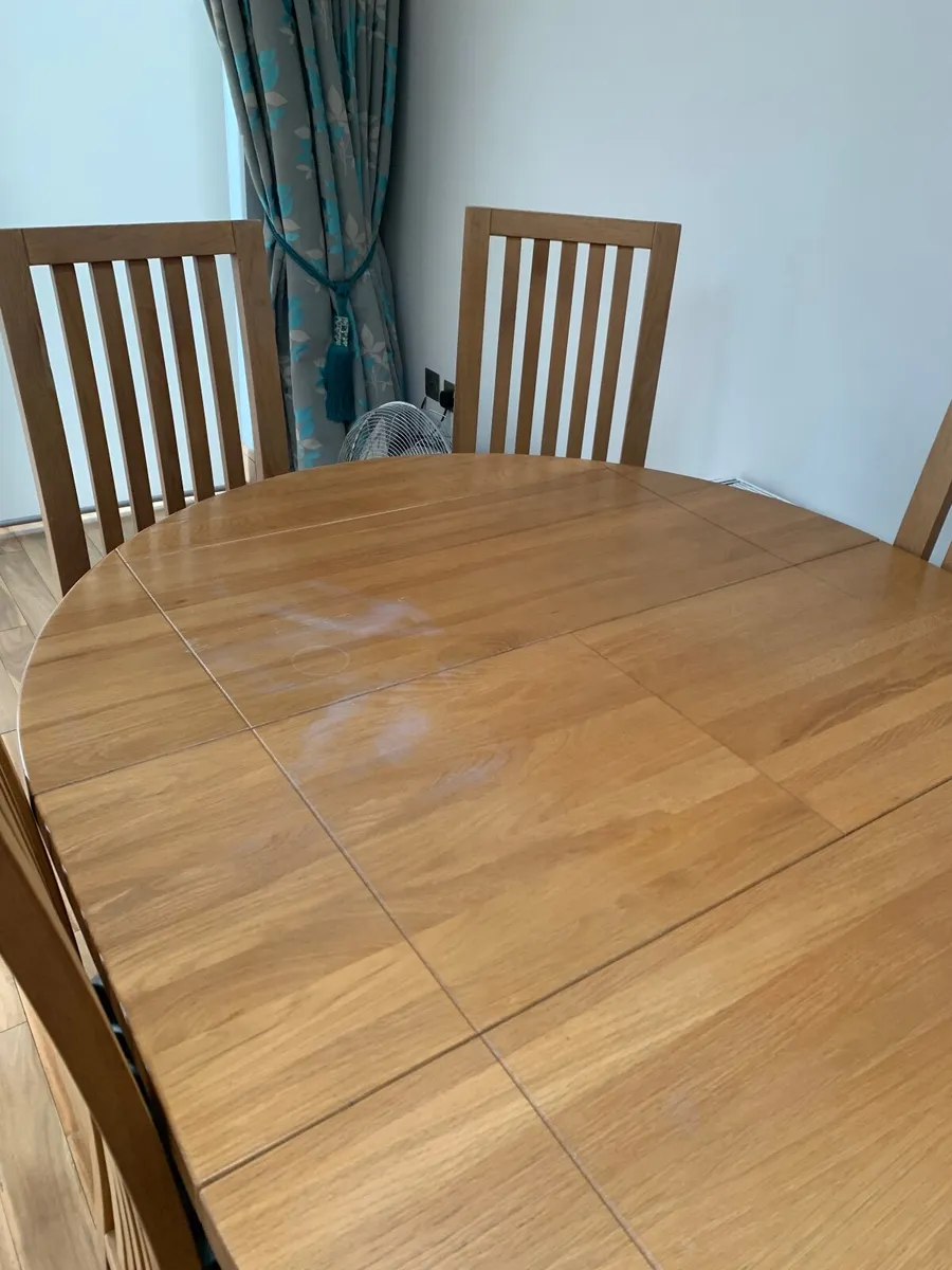 For Sale Oak Dining Table and 6 matching chairs - Image 3