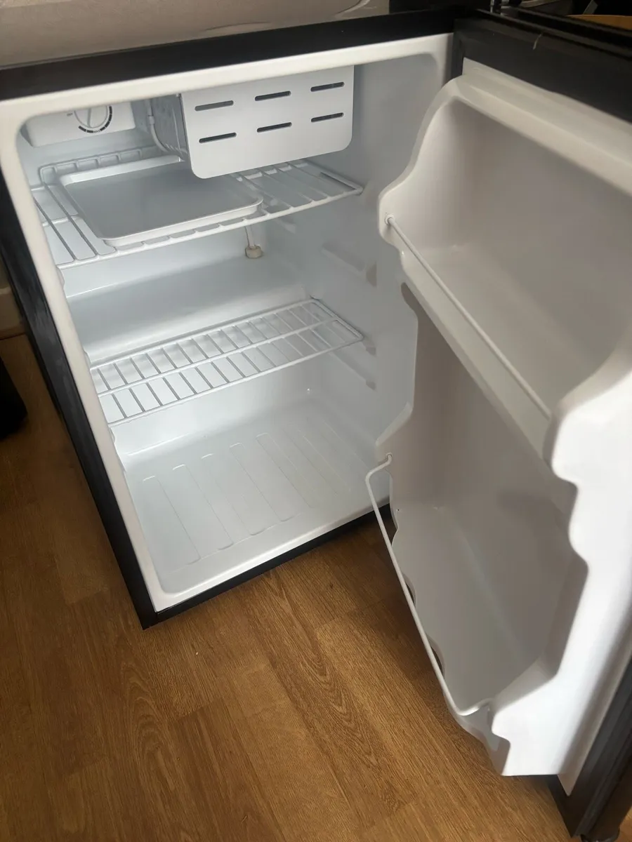 Mini fridge - Image 1
