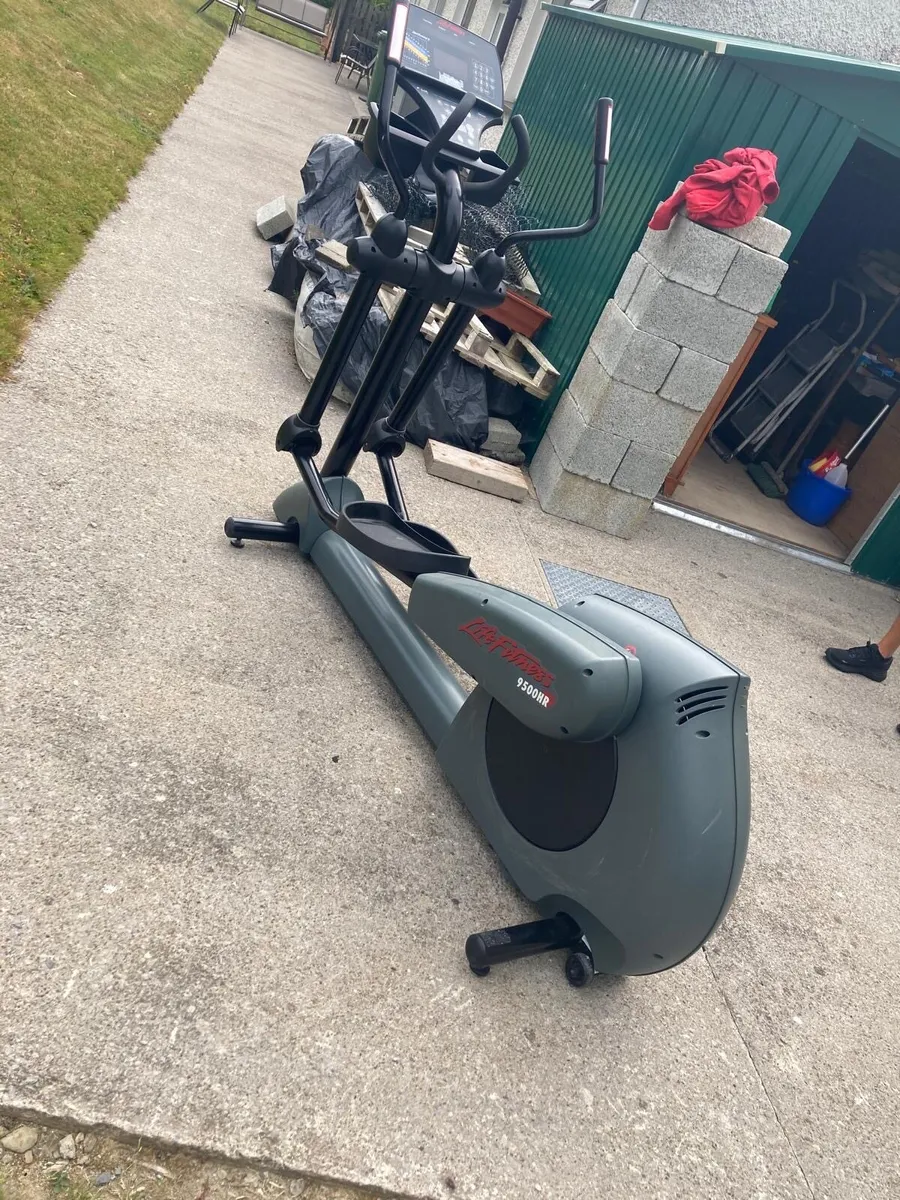 Life Fitness 9500HR commercial cross trainer - Image 1