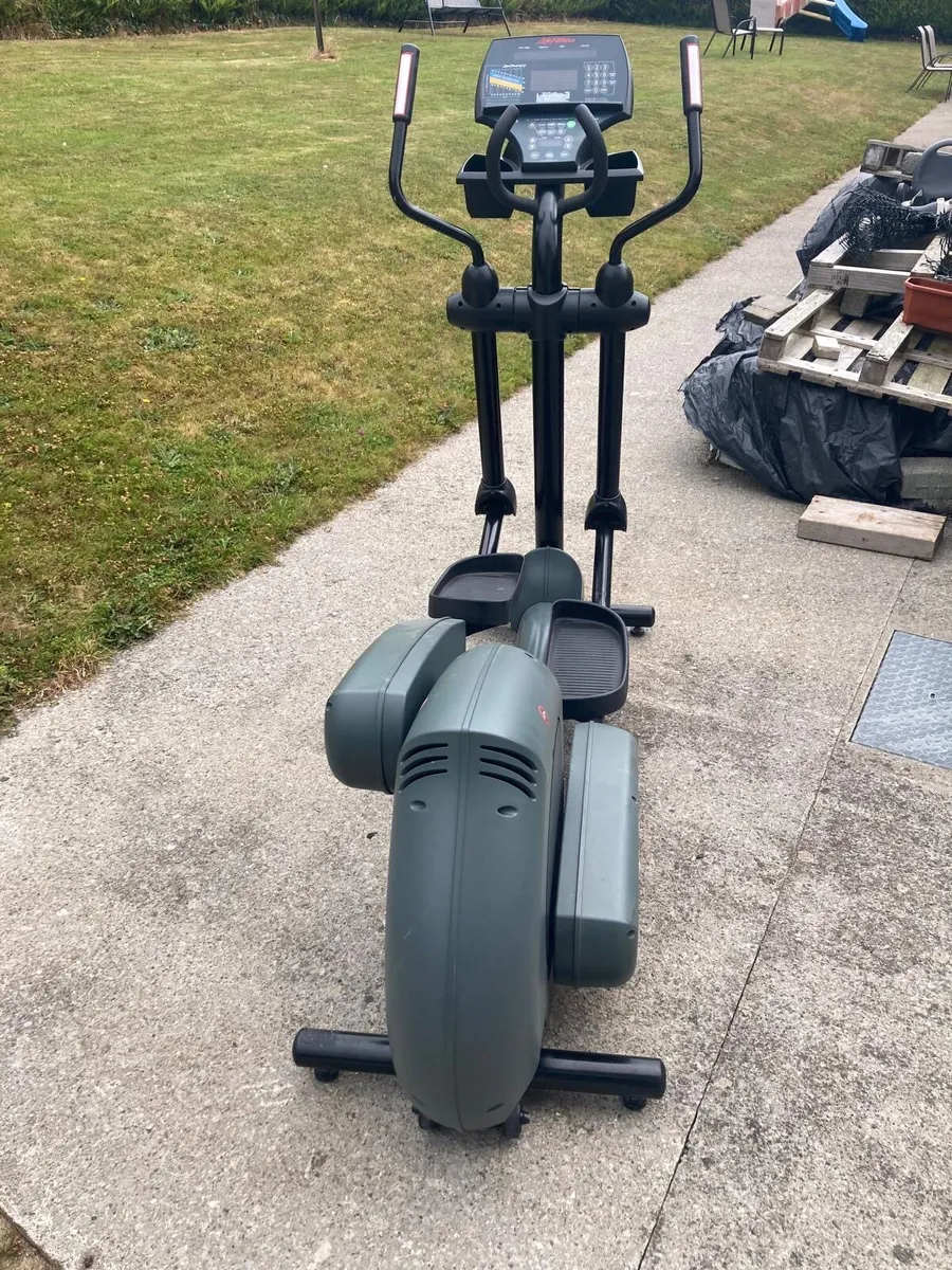 Life Fitness 9500HR commercial cross trainer - Image 3