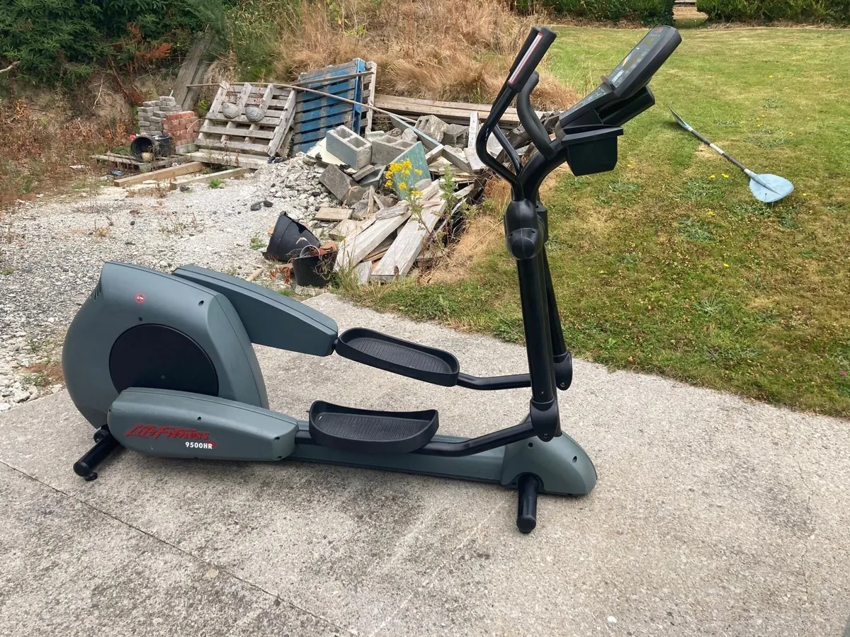 Life Fitness 9500HR commercial cross trainer - Image 4