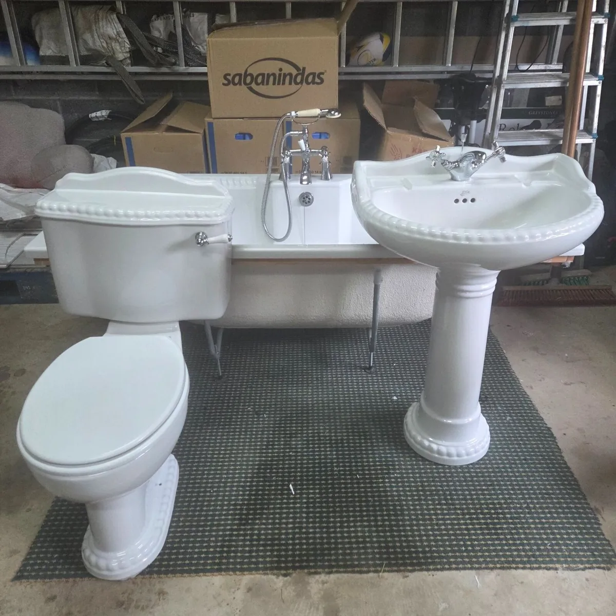 Ideal Standard Bathroom Suite - Image 1