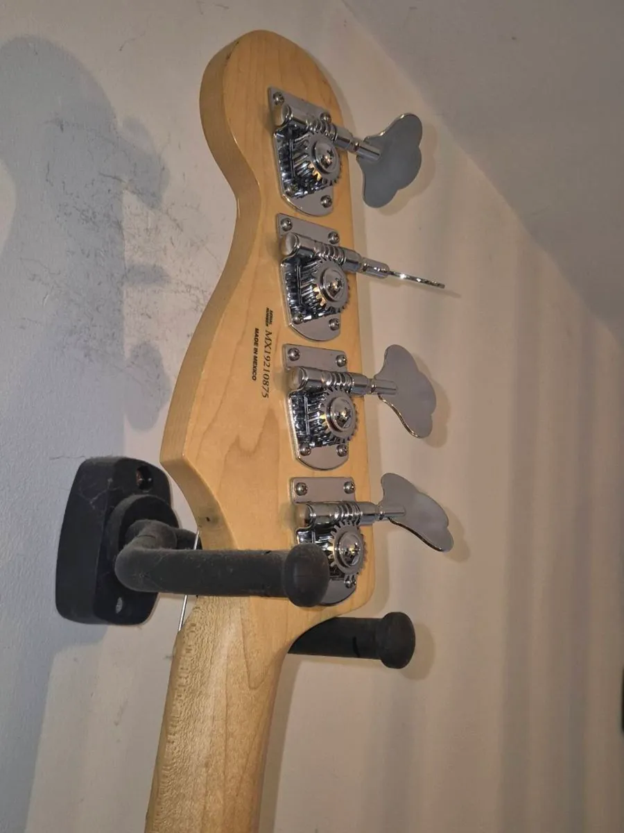 Fender Jaguar Bass - Image 4