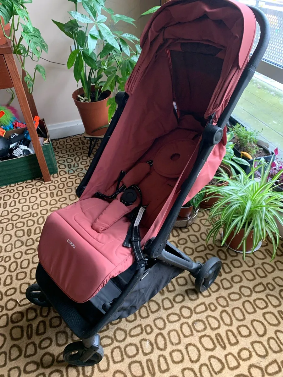 Zummi Lightweight Travel Stroller – Like New - Image 3