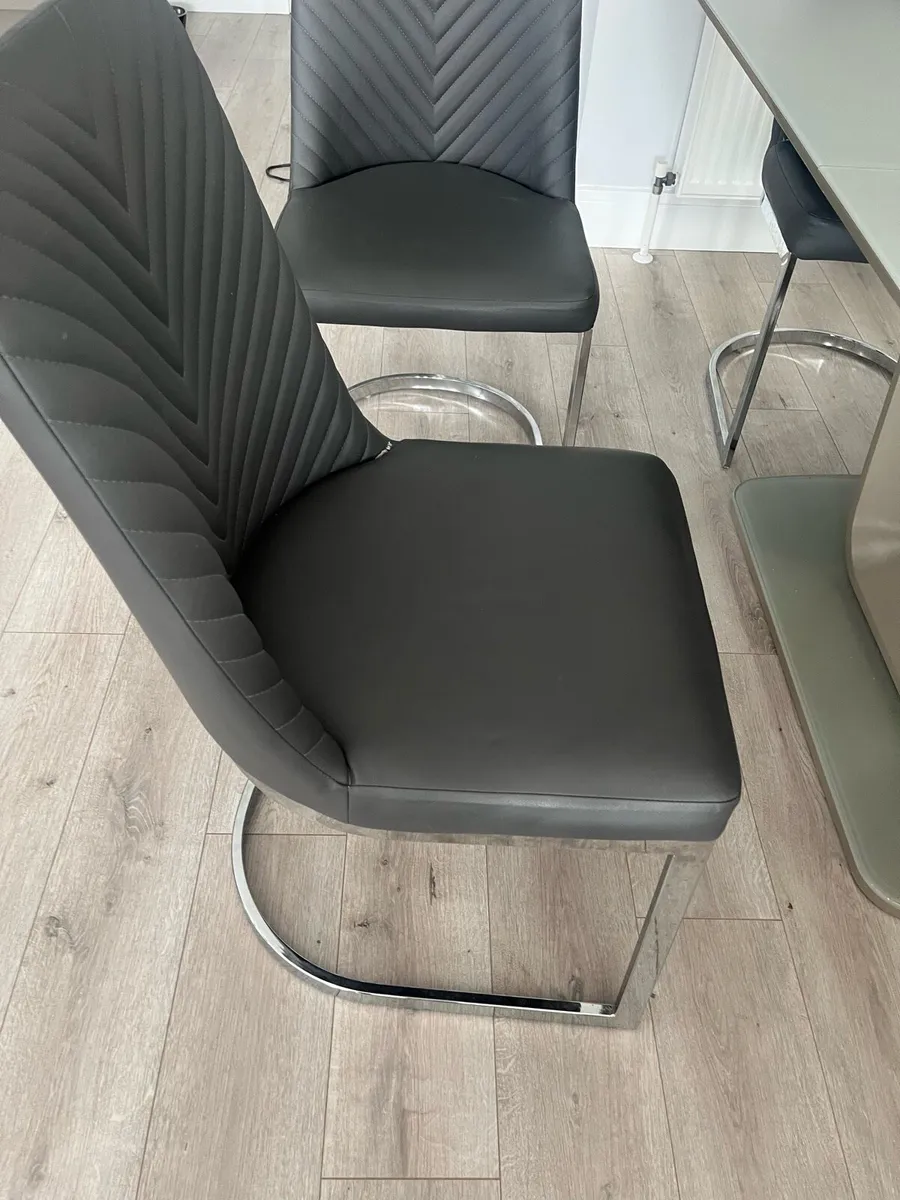 6 Dining Table chairs - Image 2