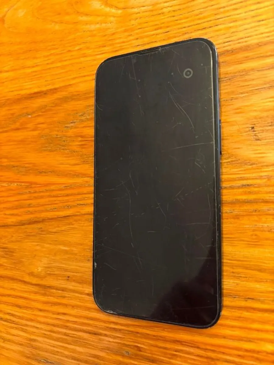 i phone 16e - Image 3