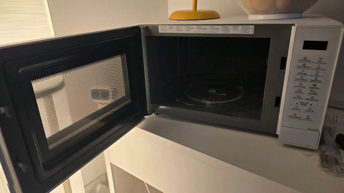 1000w microwave - Image 1