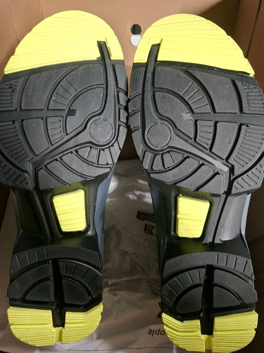 Brand New Uvex S2 Safety shoes - Image 3