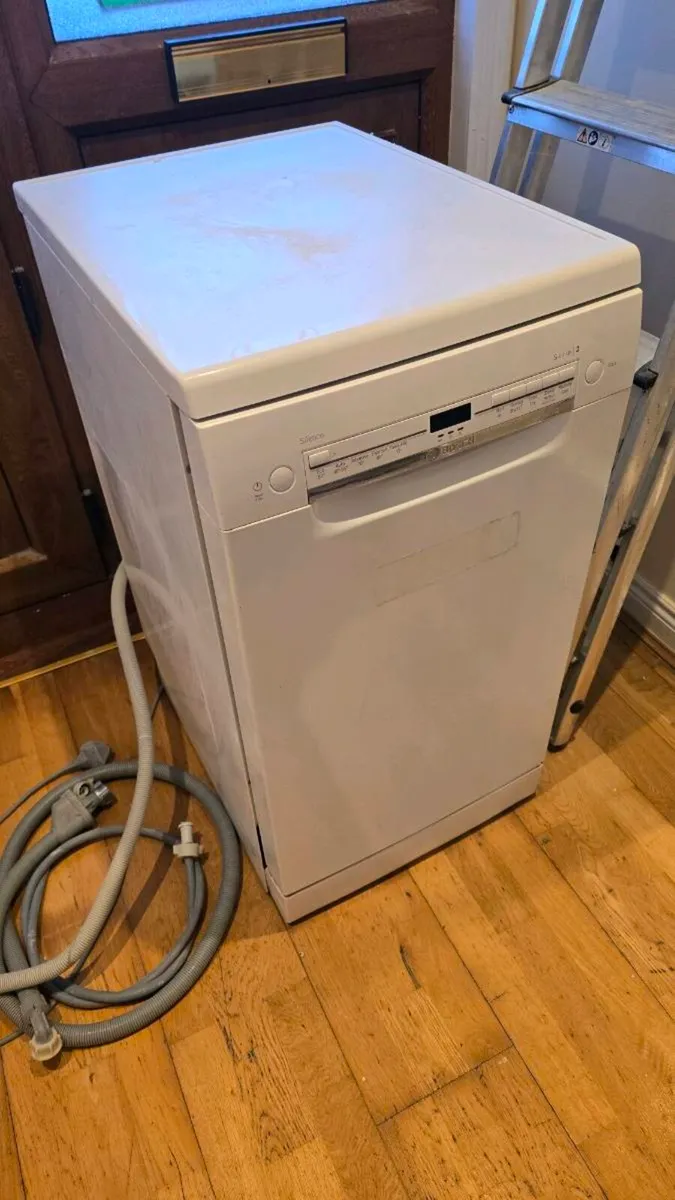 Slimline Dishwasher (Excellent condition) - Image 1