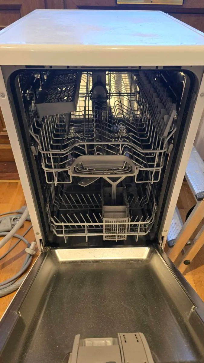 Slimline Dishwasher (Excellent condition) - Image 2