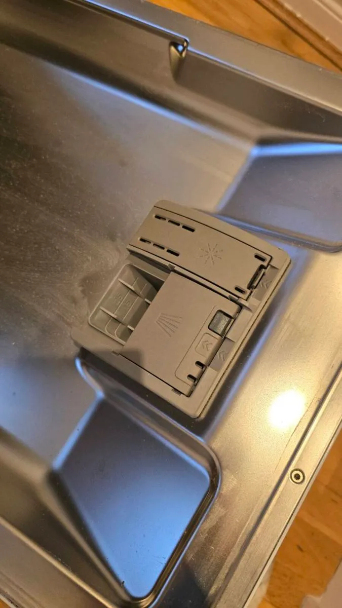 Slimline Dishwasher (Excellent condition) - Image 3