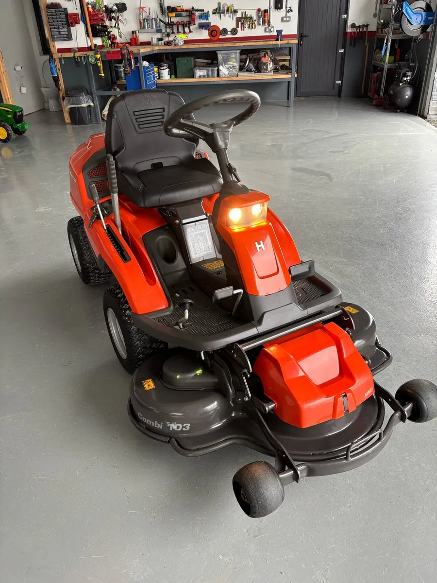 HUSQVARNA R216T AWD FRONT DECK MOWER (103CM DECK) - Image 1