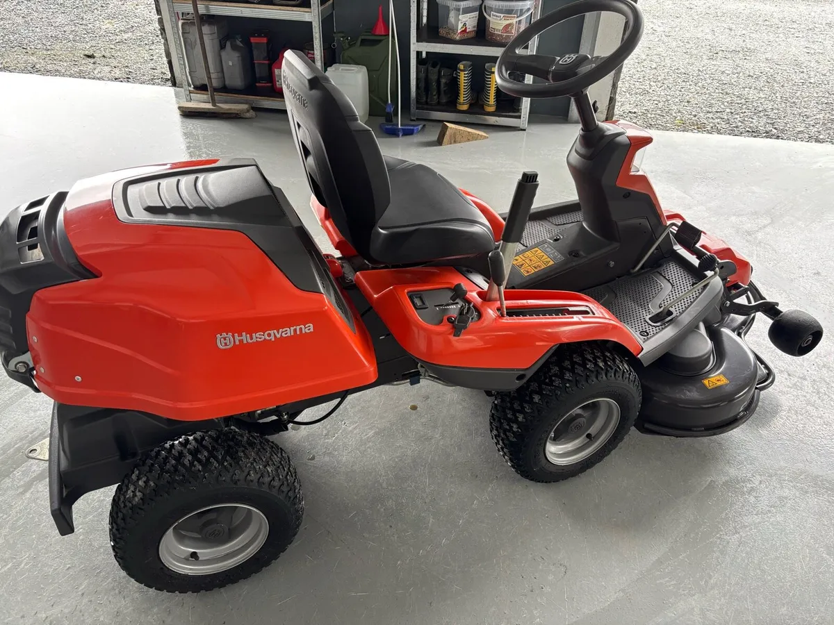 HUSQVARNA R216T AWD FRONT DECK MOWER (103CM DECK) - Image 4