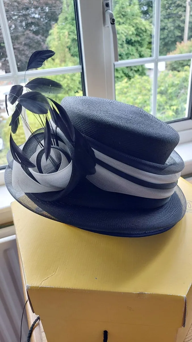 Ladies hat - Image 1