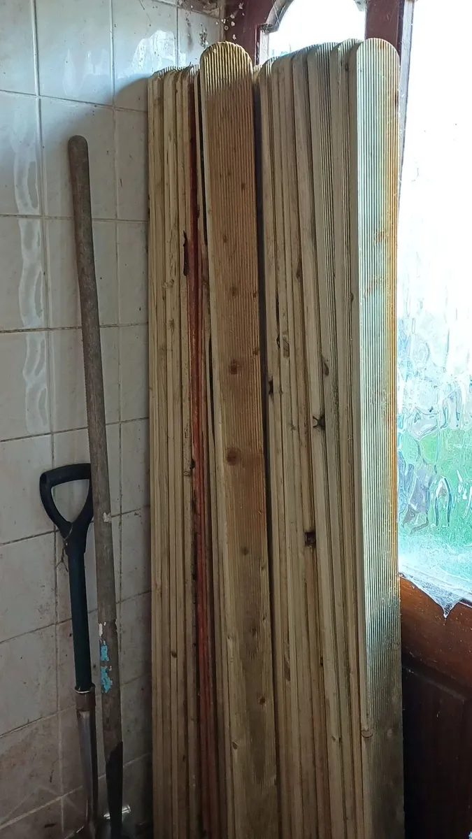 4x1 ribbed round top boards 1.8m long - Image 3