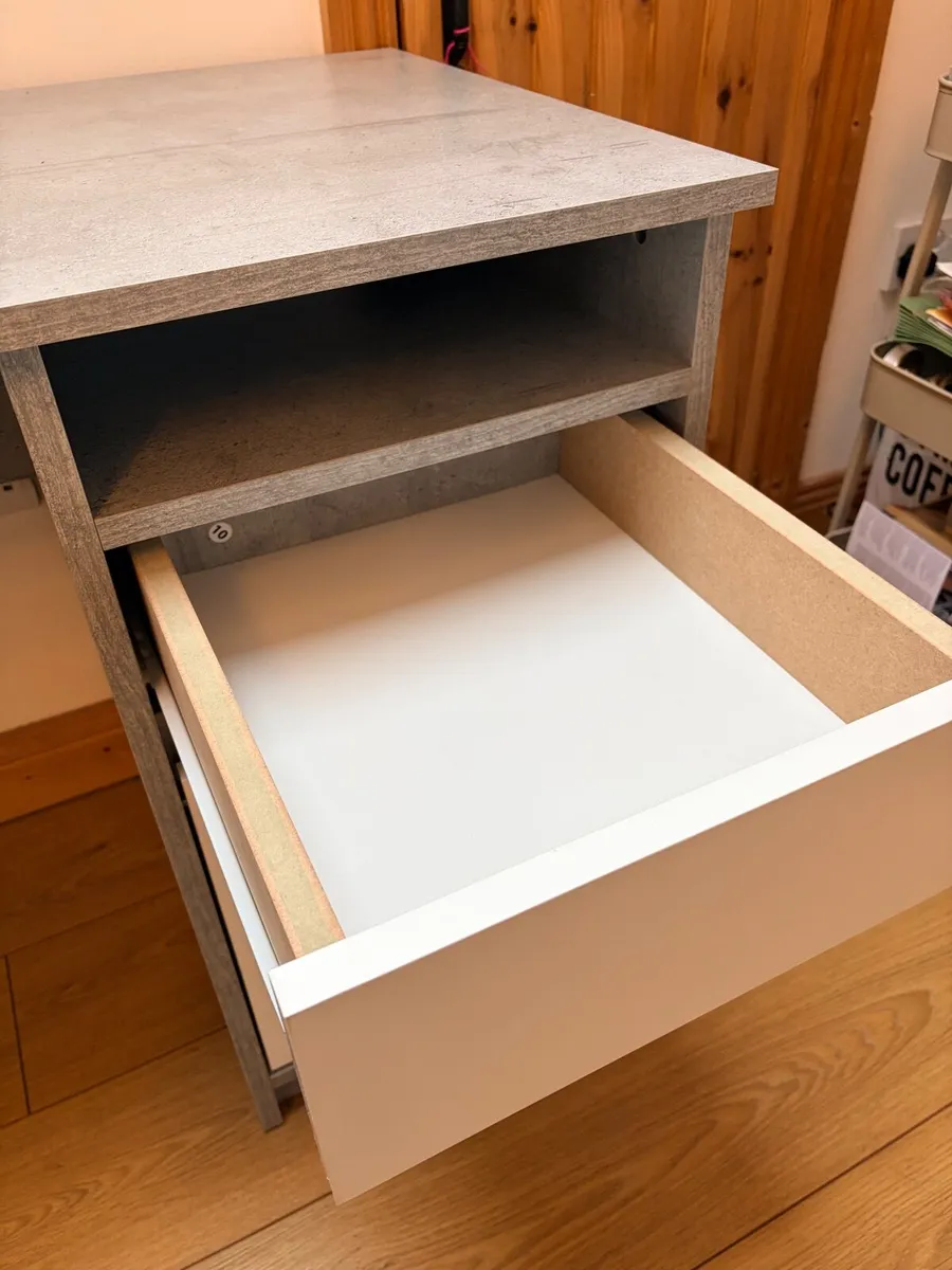 Grey office desk - Image 2