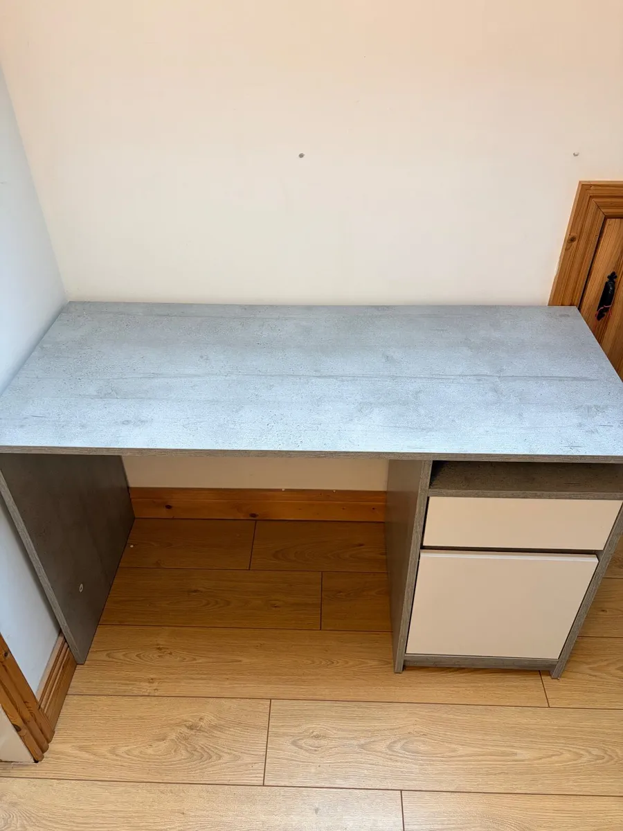 Grey office desk - Image 3