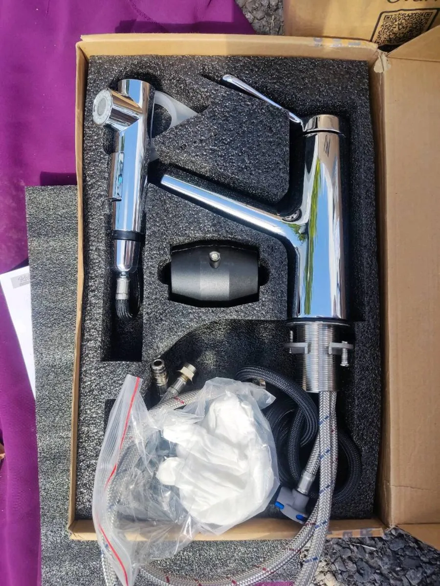 New Pull Out Kitchen Mixer Tap with Spray Head - Image 1