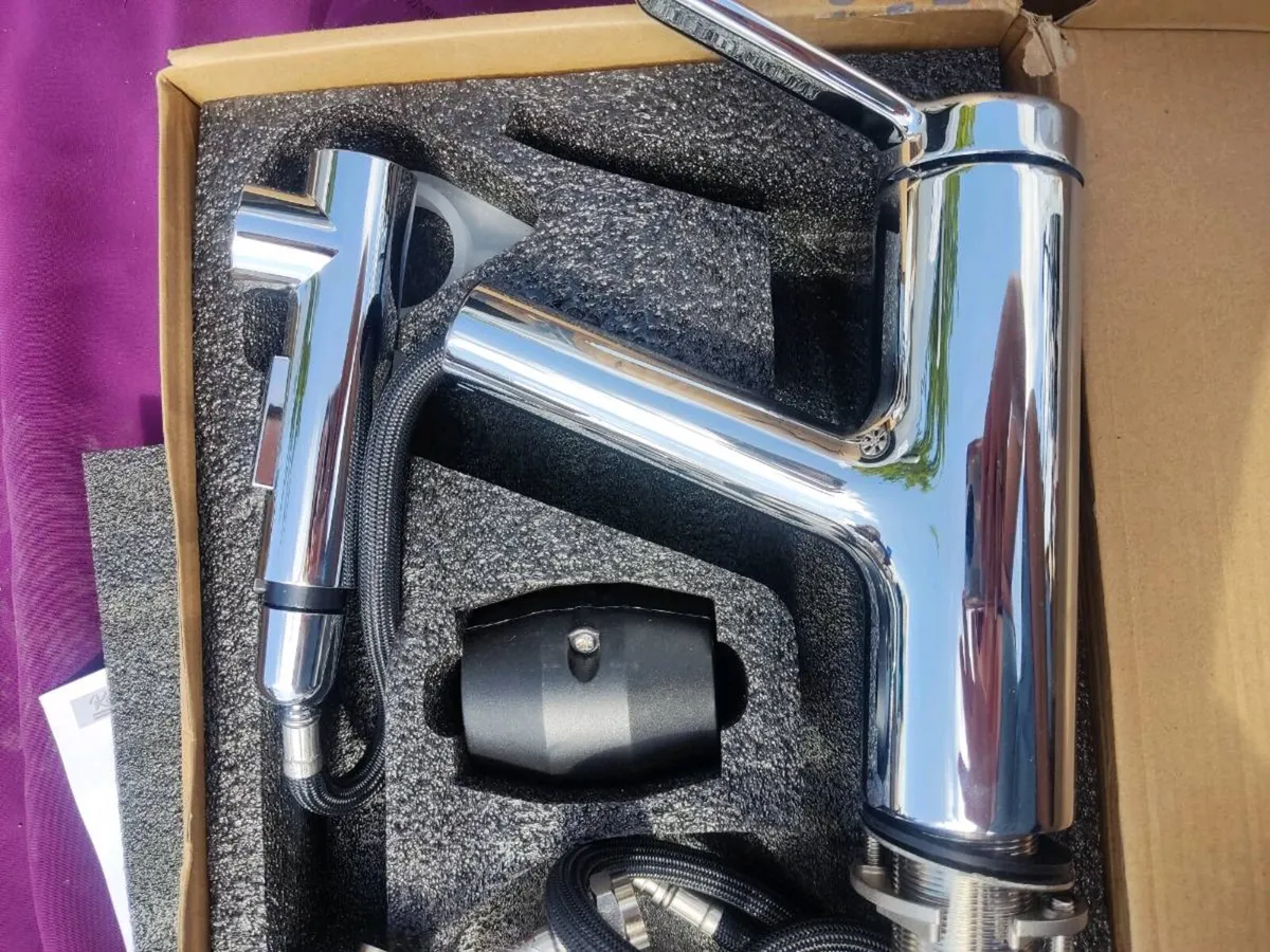 New Pull Out Kitchen Mixer Tap with Spray Head - Image 2