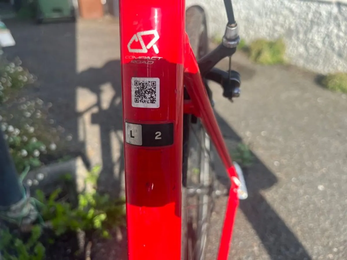 Giant Contend Road Bike - Large Frame (OPEN TO OFFERS) - Image 3