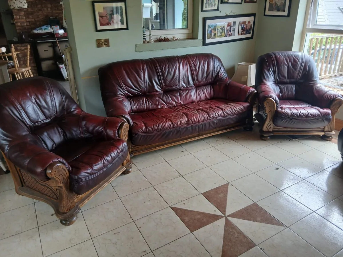 Couch & 2 arm chairs. - Image 1