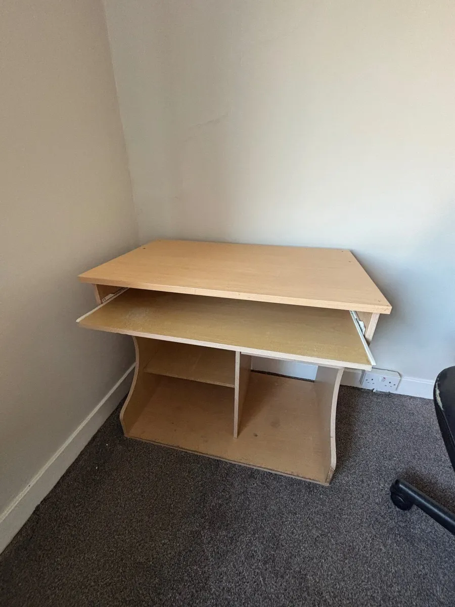 Small computer desk
