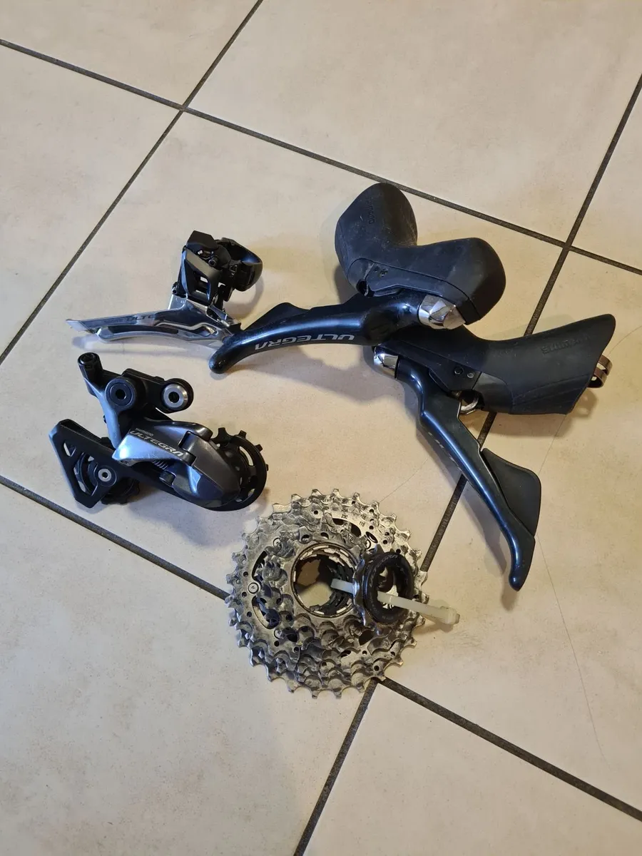 Shimano Ultegra 2x11 shifters and derailleurs. - Image 3