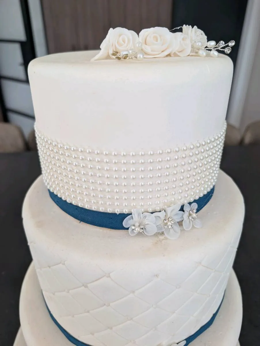 Artificial Wedding Cake - Image 3