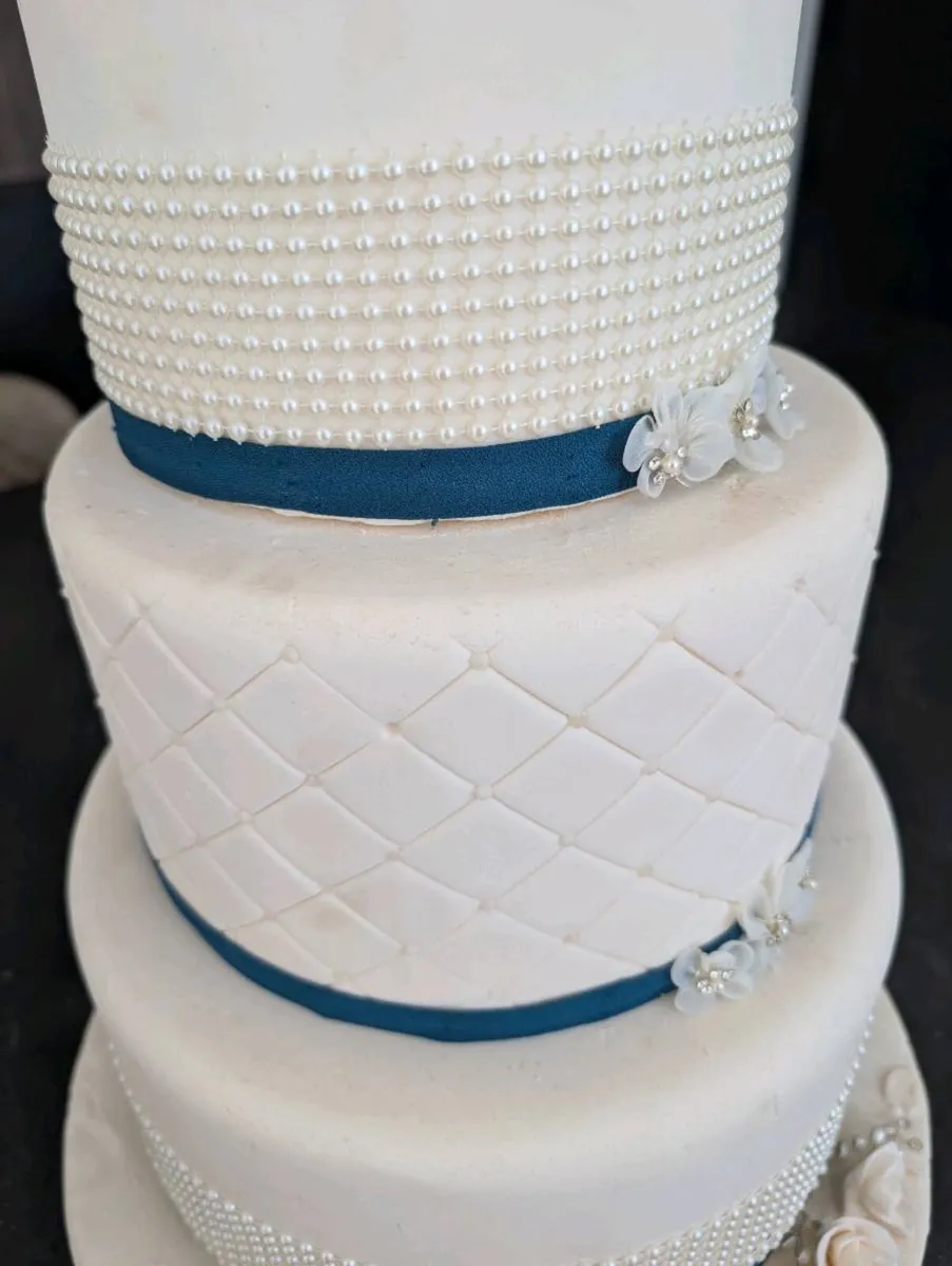 Artificial Wedding Cake - Image 4