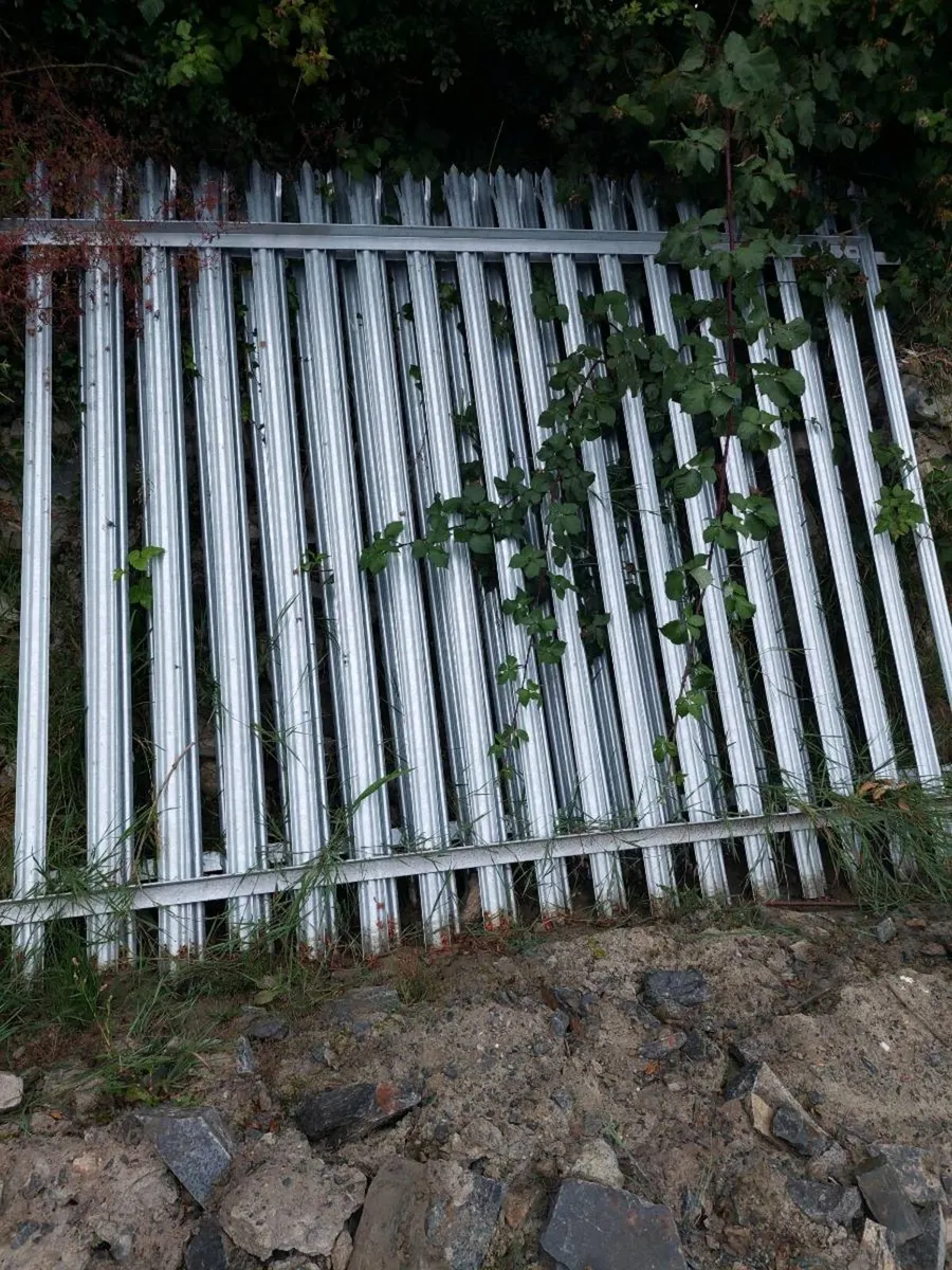 Palisade fencing - Image 4