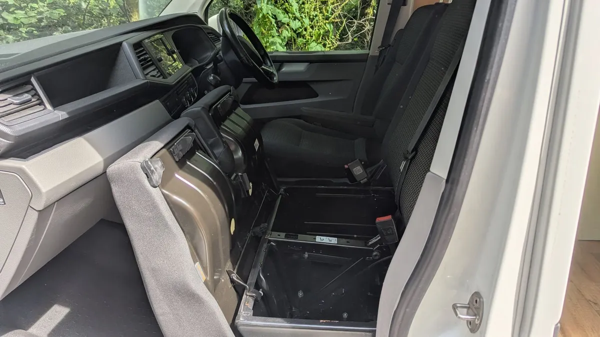 Volkswagen Transporter 2021 - Image 4