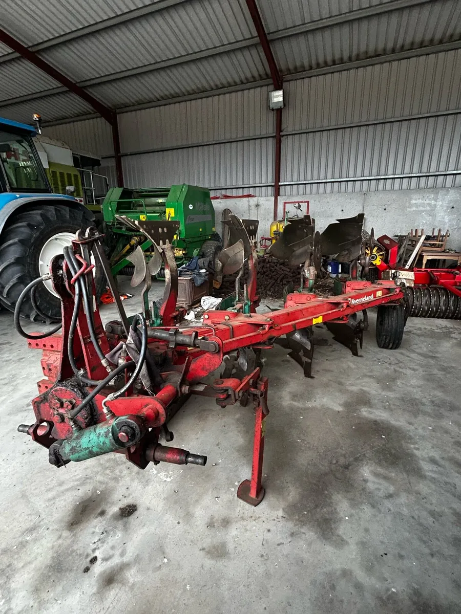 Kverneland ES80 Plough - Image 1