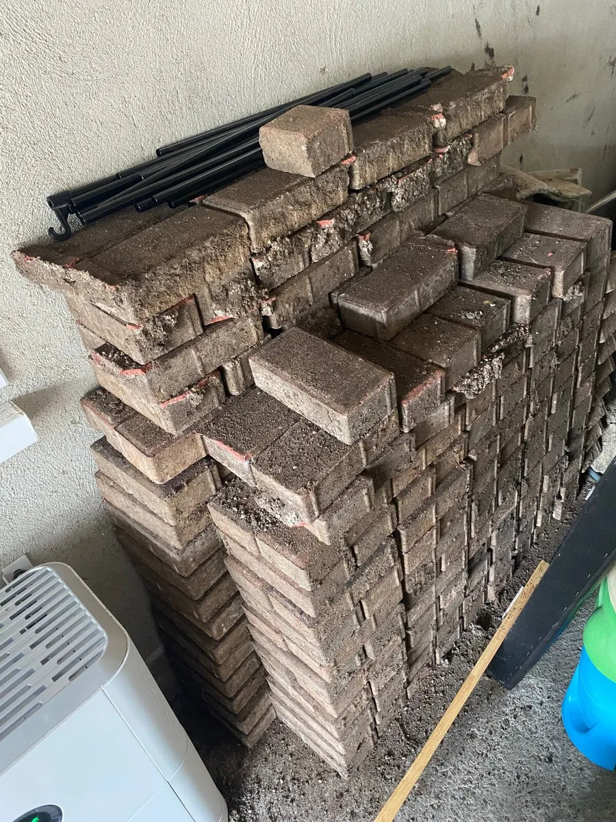 Paving bricks - Image 1
