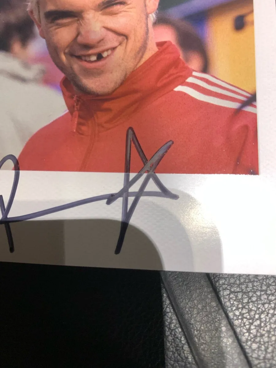 Robbie Williams signed - Image 2